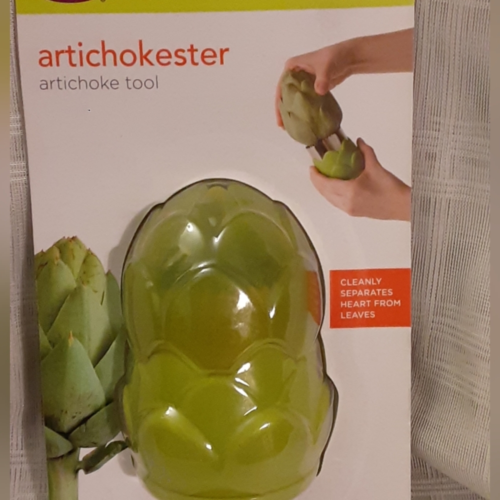 Chef'n ARTICHOKESTER BPA FREE  Cleanly Seperates Heart from Leaves